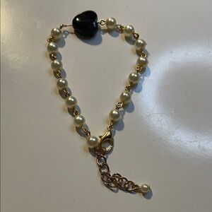 Elegant Faux Pearl and Black Heart Bracelet